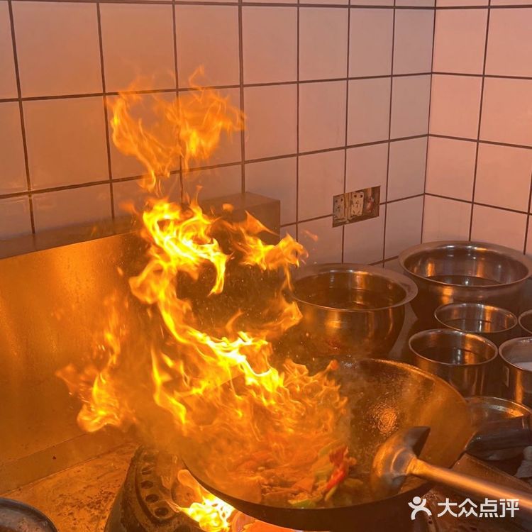 夏天的快乐就是东北烧烤➕龙虾！绝了！