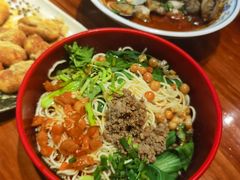 -爆炸头阿姨小四川正宗川味小吃(无任何分店)