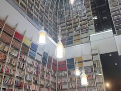 -钟书阁(松江泰晤士小镇店)