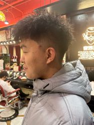 -东方先生国潮男士理发馆