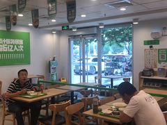 大堂-老乡鸡(临泉人民医院南区店)