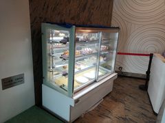面包甜点陈列柜-亚洲国际大酒店·云顶阁旋转自助餐厅