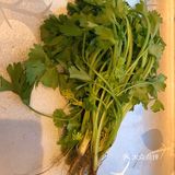 夏天到了，多吃芹菜有益身体健康哦~