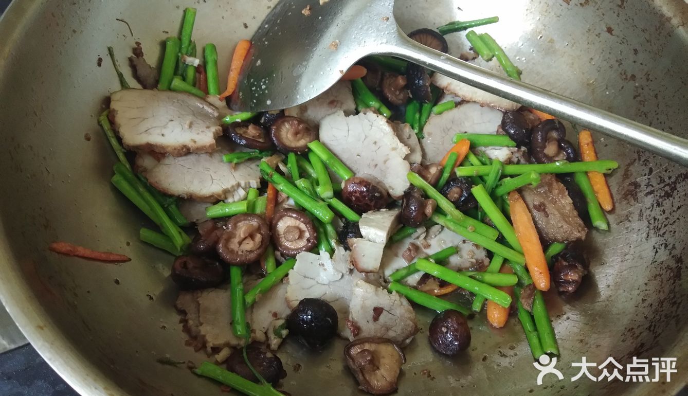 自制叉烧炒芦笋香菇胡萝卜