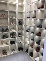 -现代经典婚纱摄影