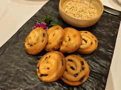 鹅肝酱葱油饼-南麓·浙里(外滩店)