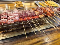-哈尔滨小酒馆·鲜肉现穿自助烧烤(康新花园店)