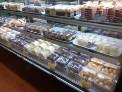 面包甜点陈列柜-新侨三宝乐面包店(崇文门店)