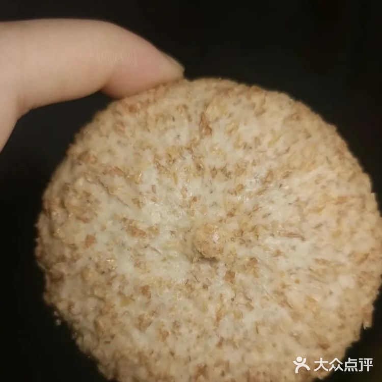 很喜欢有麦麸的皮，很香，相比芋泥的没那么甜 ​