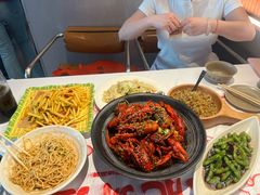 -肥肥虾庄·金牌油焖大虾(汉街SKP店)