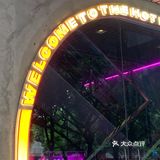 广州探店｜体育西人均80的赛博朋克风火锅店