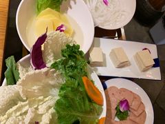 -野山舂·贵州现舂酸汤火锅(鸿通城店)