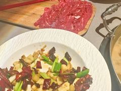 -伴山牛贵州黄牛肉火锅·苗疆非遗艺术餐厅(上海首店)