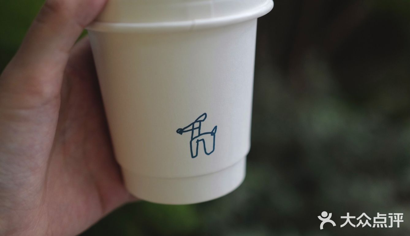 我各试了第一个菜单的奶咖和第二个菜单的冰美式