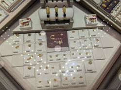 -六福珠寶(百联南方购物中心店)