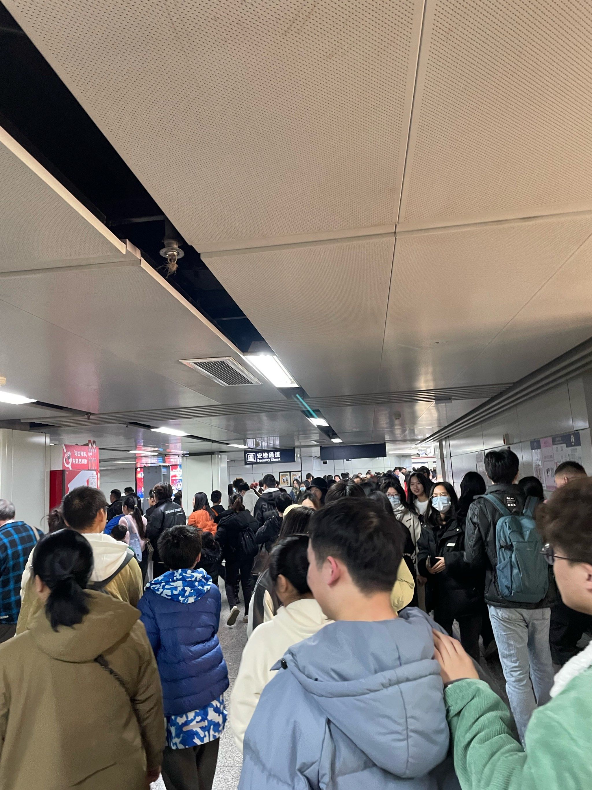 跨年的龙翔桥地铁站