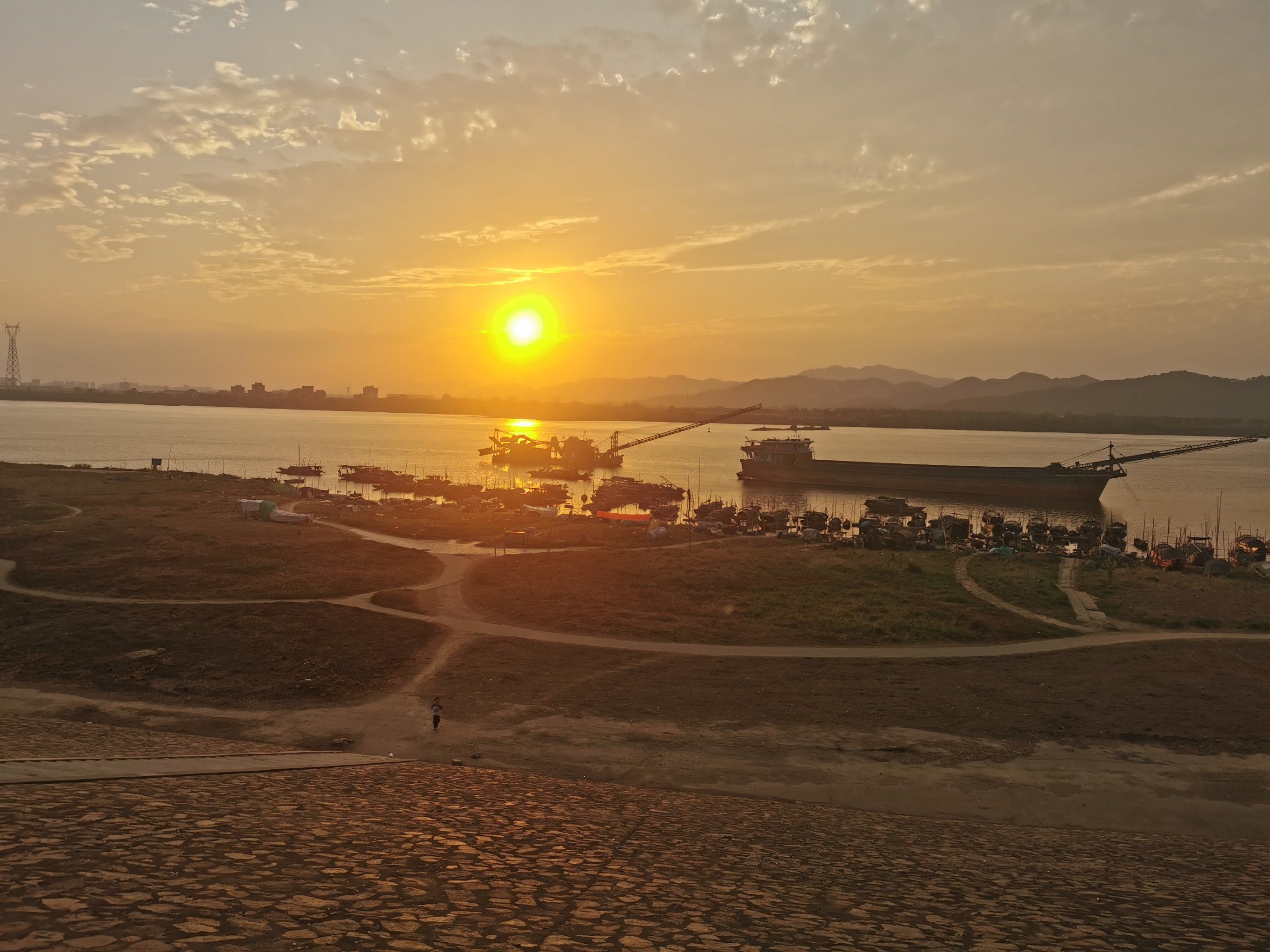 北江大堤芦苞水闸段,坐观夕阳!#幸福日常分享
