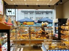 面包甜点陈列柜-巴黎贝甜(右安门店)