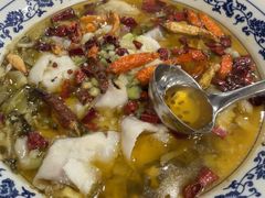 川味酸菜煮鲈鱼-麒麟中餐厅·经典粤菜·地道菜式老字号(广州长隆酒店)