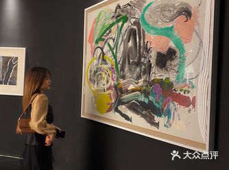 看展| 想陪你走过春夏秋冬 不想太普通