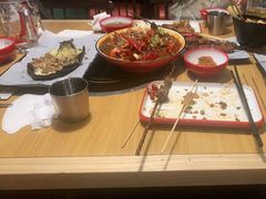 -虾弄弄海派小龙虾·牛羊蝎子火锅