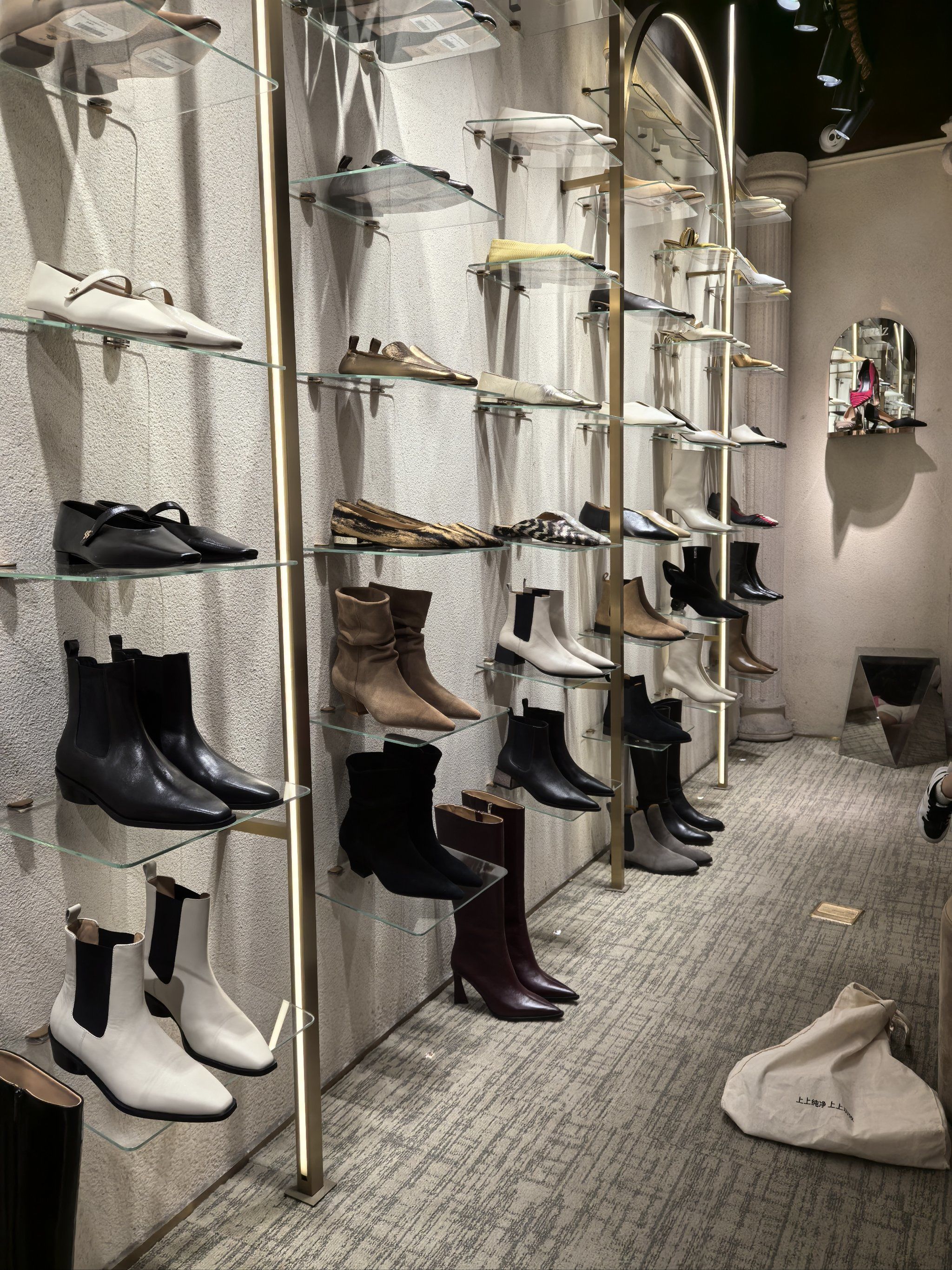 一家好看的宝藏鞋店heelz