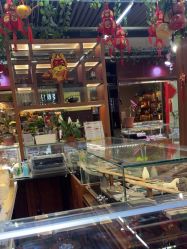 -灵彩珠宝(朗香街店)
