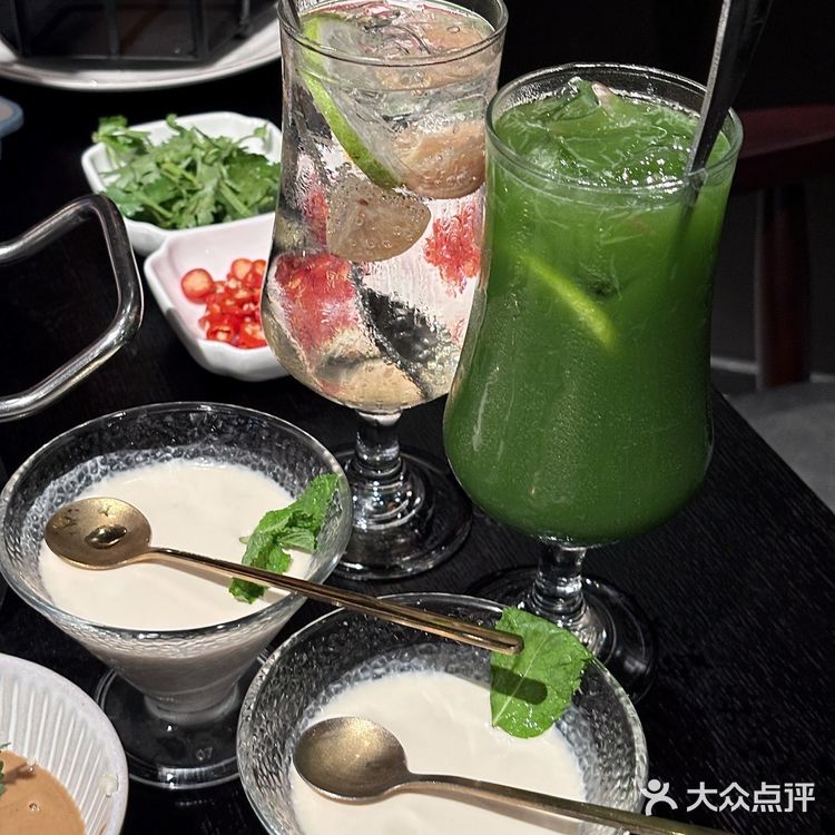 上海新开的！！！jujuju好吃的粥底火锅[调皮][调皮][调皮]