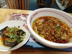 -呷佬·长沙手工米粉(金沙江路店)
