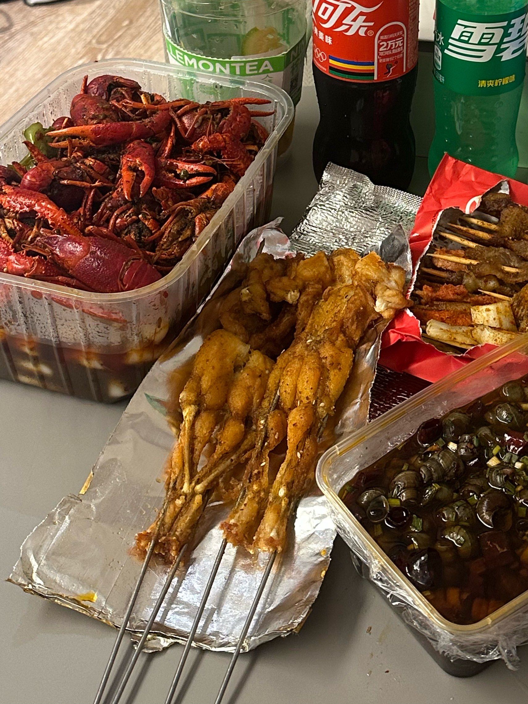 火辣辣的周末宵夜,红盔甲外卖