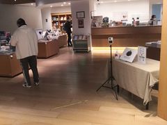 -新华文创·光的空间