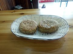 芝麻烧饼-天津乾毓德饭庄·清真传统炒菜·海鲜烧烤(咸阳路店)