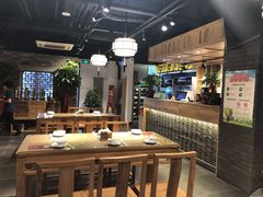 大堂-十六中酱肉·烧烤·京菜小馆(五方桥旗舰店)
