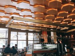 靠窗位-星巴克臻选(深圳万象天地旗舰店)