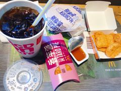 可乐-麦当劳(轻轨曹杨路店)