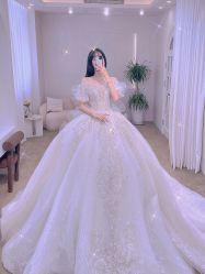 -洋洋婚纱品牌集合店