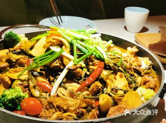 点了一小份加了鸡胗，鱼豆腐，娃娃菜，干豆角，金针菇