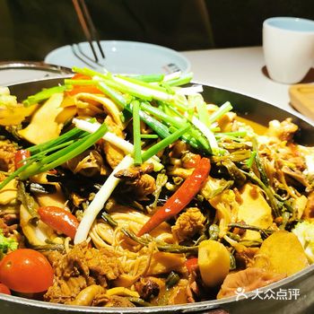 点了一小份加了鸡胗，鱼豆腐，娃娃菜，干豆角，金针菇