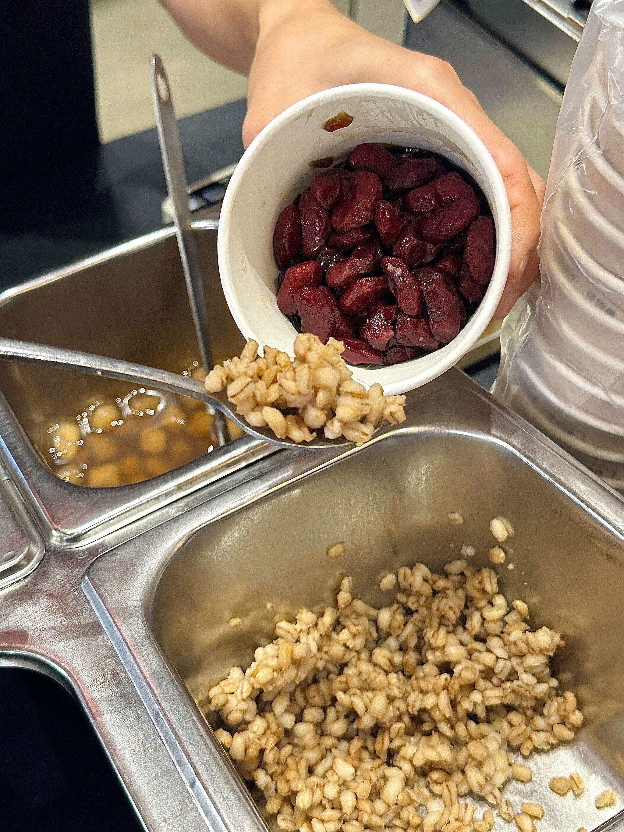 来西街人手一杯的!泉州蕞好吃的烧仙草!