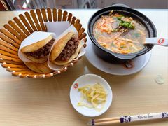 精品型驴肉火烧-闫家驴肉老店(华电一校店)
