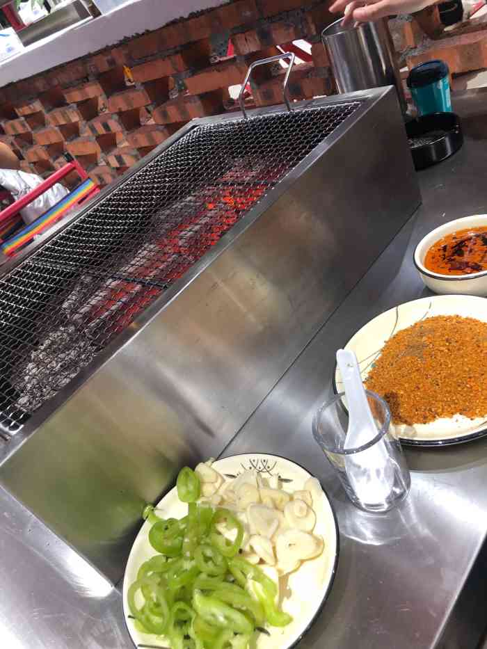 半斤八两地摊烤肉-"吃下来总体感觉就是这个性价比,还不如去吃.