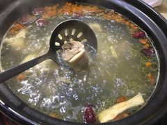 汤底-濠轩阁特色生蚝火锅(水湾路店)