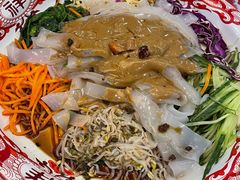 笨豆芽炒粉-闯关东东北农家菜(崂山石老人店)