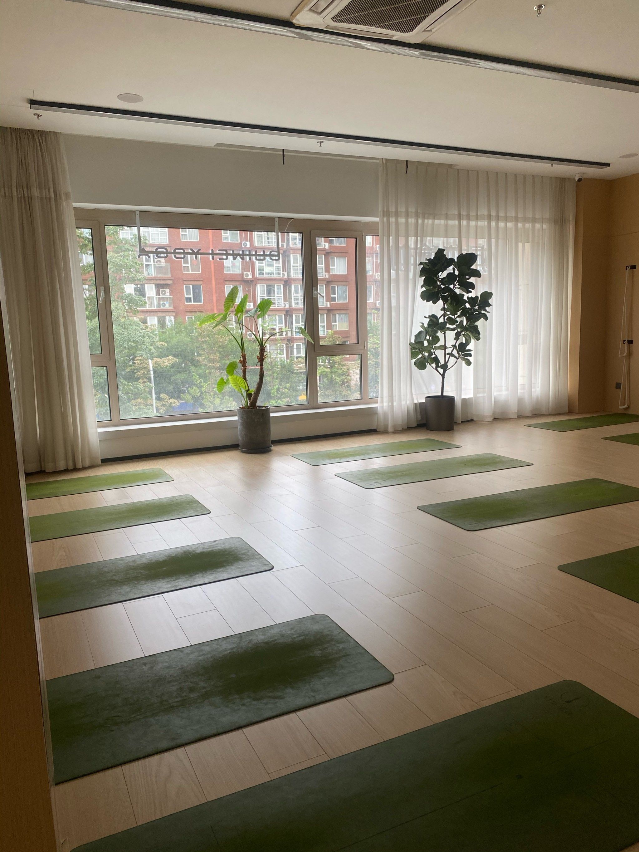 安静的瑜伽房,安静的我