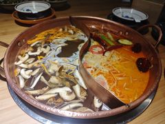 -洱火云南酸菜牛肉火锅(石景山当代商城店)