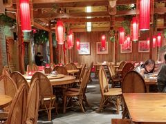 大堂-野山舂·贵州现舂酸汤火锅(鸿通城店)