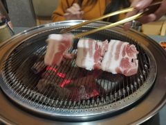 -围炉肉舍•炭烤活鳗•丹东海鲜烤肉(步行街店)