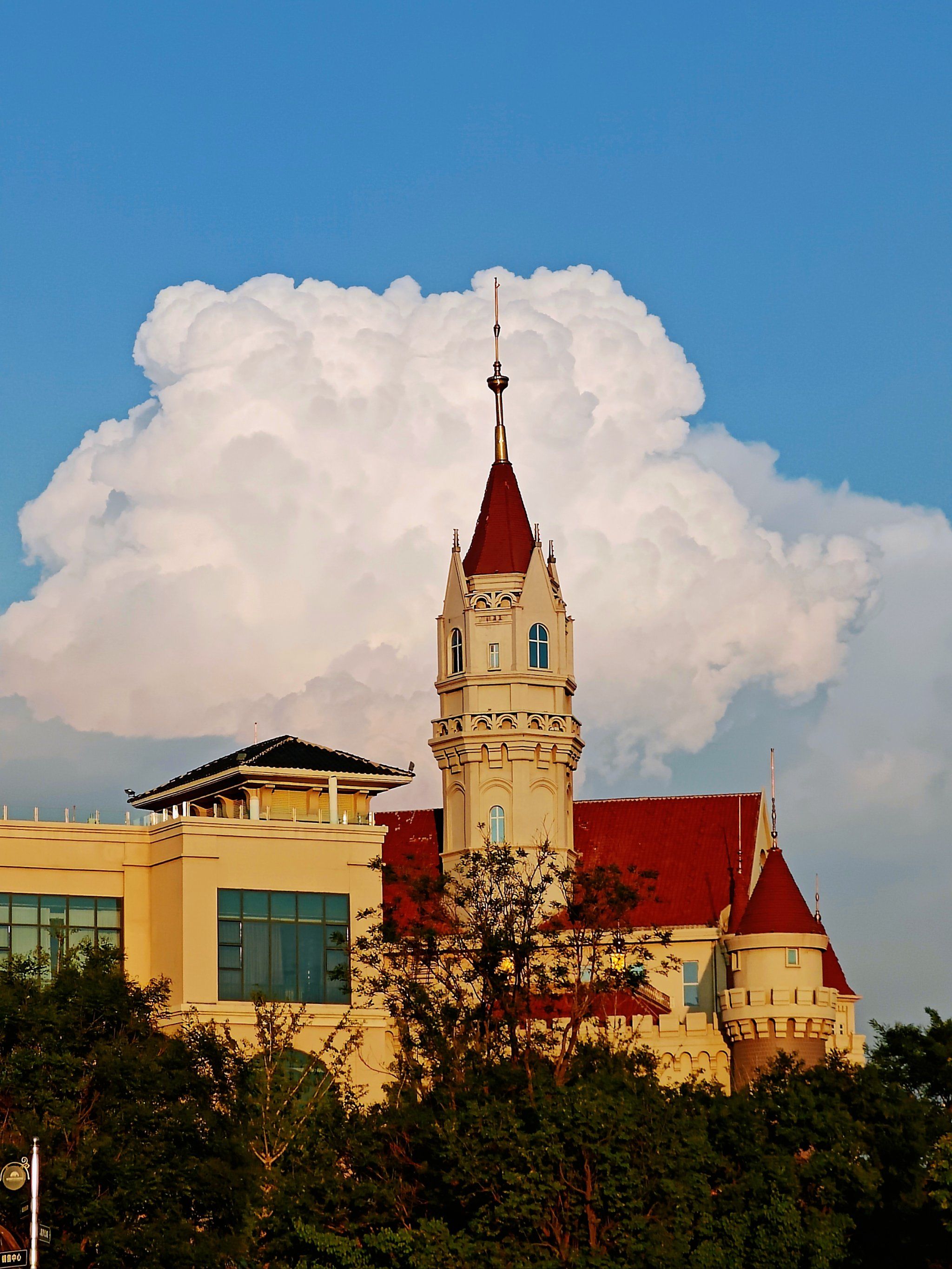 漫步欧式建筑群的黄昏