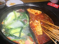 -两三事小郡肝串串香火锅(桂庙店)