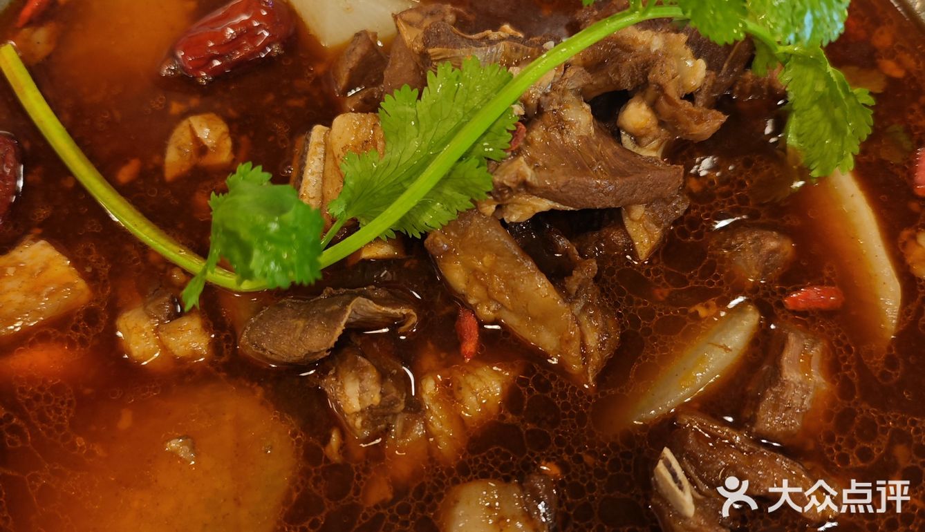 我点的一个红焖羊肉双人餐，￥158，羊肉比较少